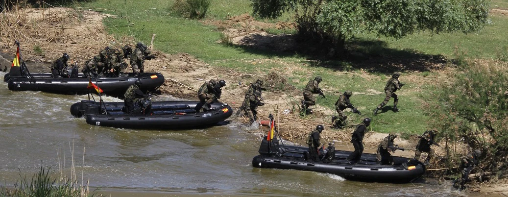 Exhibición dinámica de fuerzas del Ejército de Tierra del Dia de las FAS en Badajoz en 2010 (Foto Julio Maíz)